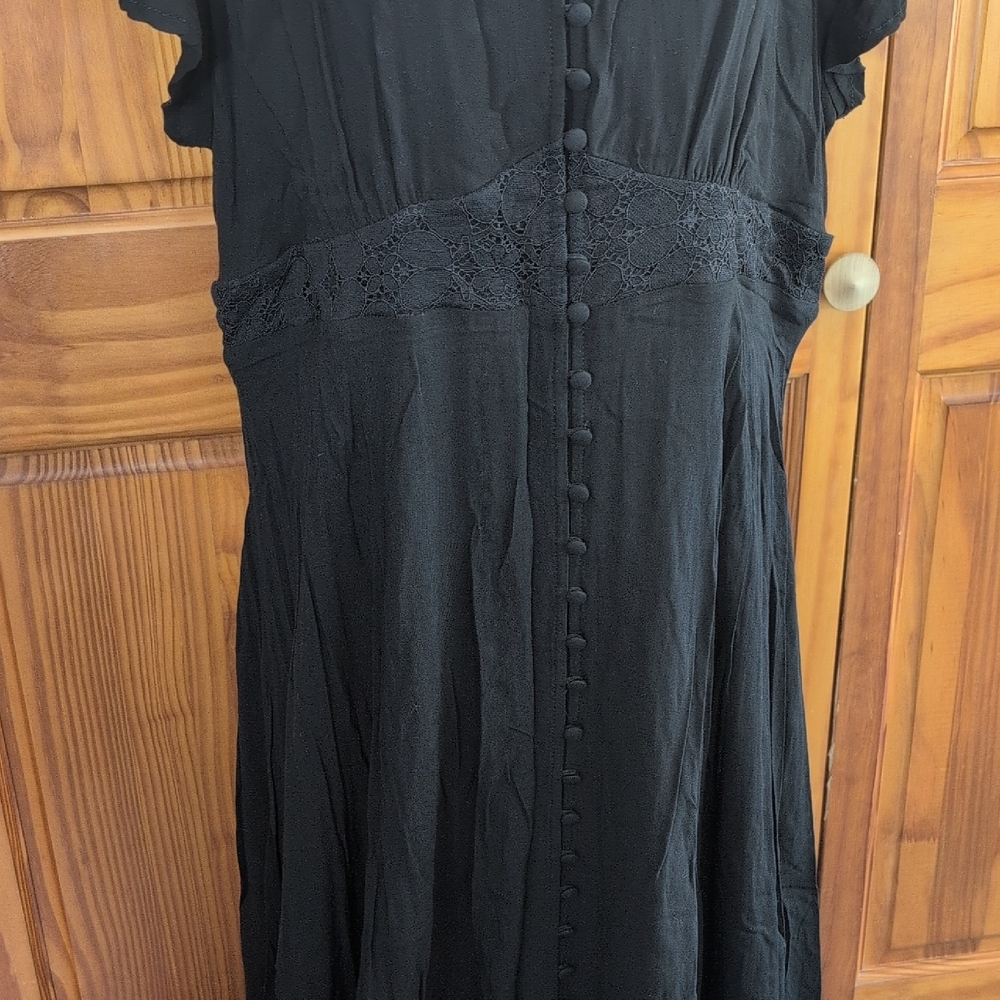 Torrid Elegant Black Maxi Dress with Lace & V-Neck 2                 C482 - Picture 3 of 10